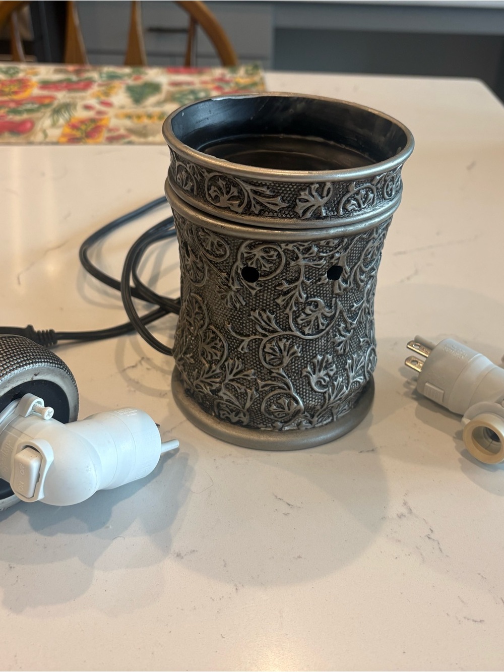 Scentsy Silver Ornate Floral Electric Wax Warmer Bundle